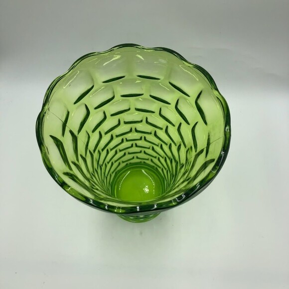 Vintage Green Glass Textured Scalloped Edge Flower Floral Tabletop Vase - Picture 5 of 12